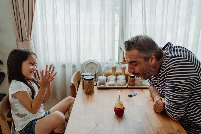 HOW CAN SINGLE DADS BOND WITH & CARE FOR THEIR DAUGHTERS