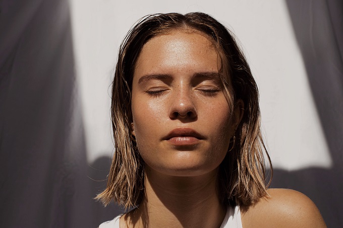 HOW TO REVERSE SKIN AGING