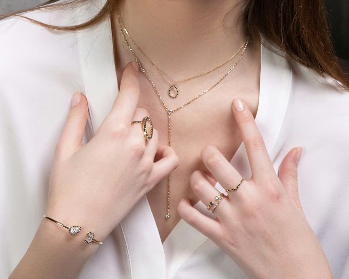 HOW DO YOU CORRECTLY LAYER YOUR JEWELLERY?