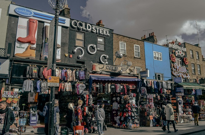 THE MOST FAMOUS SHOPPING SPOTS IN LONDON