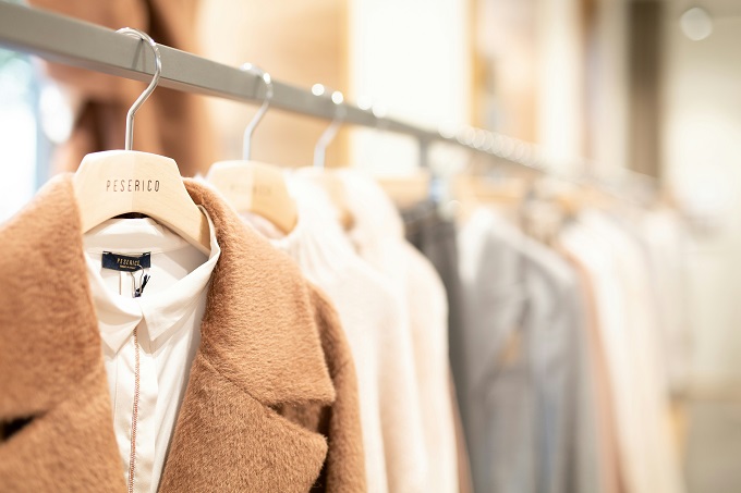 WHY OVERDRESSING FOR CASUAL DATES CAN CREATE AWKWARD TENSION